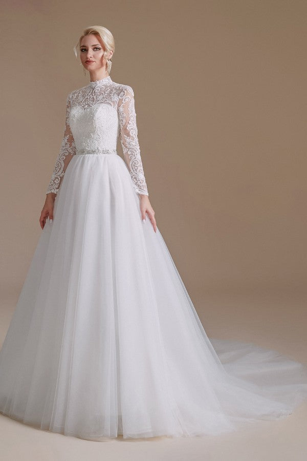 Schlichtes langes A-Linien-Brautkleid mit hohem Halsausschnitt und Tüllspitze und Ärmeln