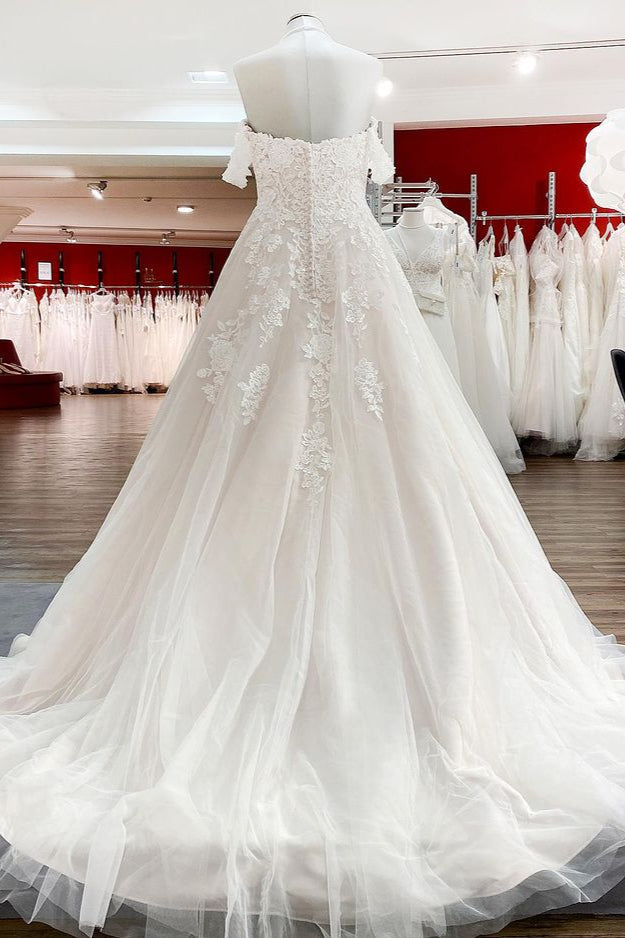 Schlichtes, langes, schulterfreies Prinzessinnen-Brautkleid aus Tüllspitze