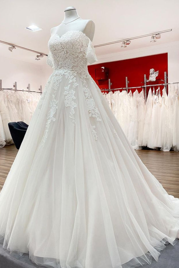 Schlichtes, langes, schulterfreies Prinzessinnen-Brautkleid aus Tüllspitze