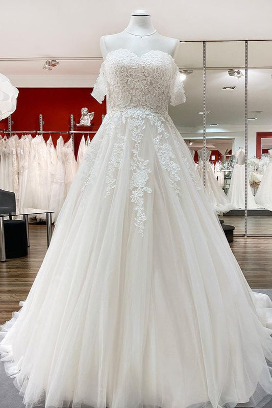 Schlichtes, langes, schulterfreies Prinzessinnen-Brautkleid aus Tüllspitze