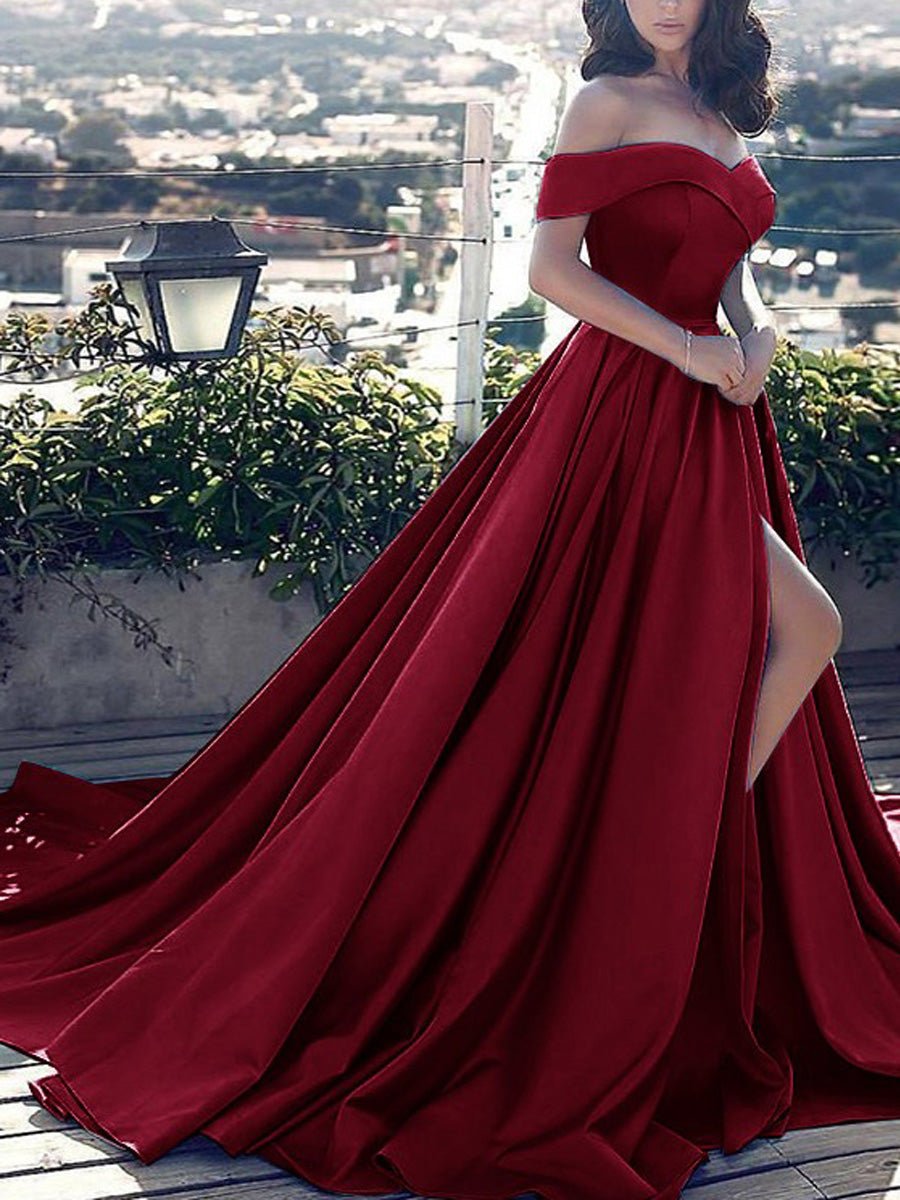 Vestido de fiesta largo de satén con hombros descubiertos y abertura