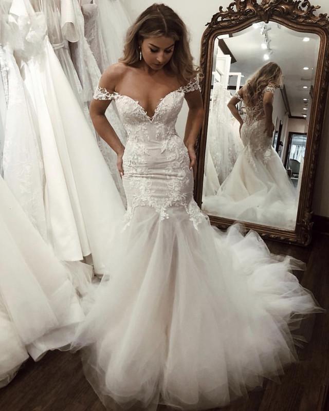 Vestidos de novia de sirena con hombros descubiertos