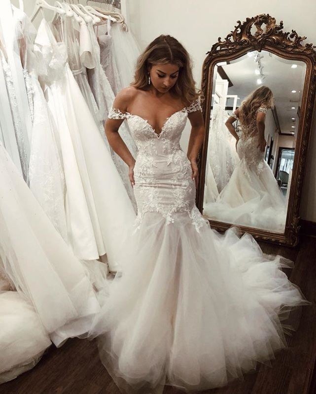 Vestidos de novia elegantes de tul largo con encaje de sirena bonito y hombros descubiertos