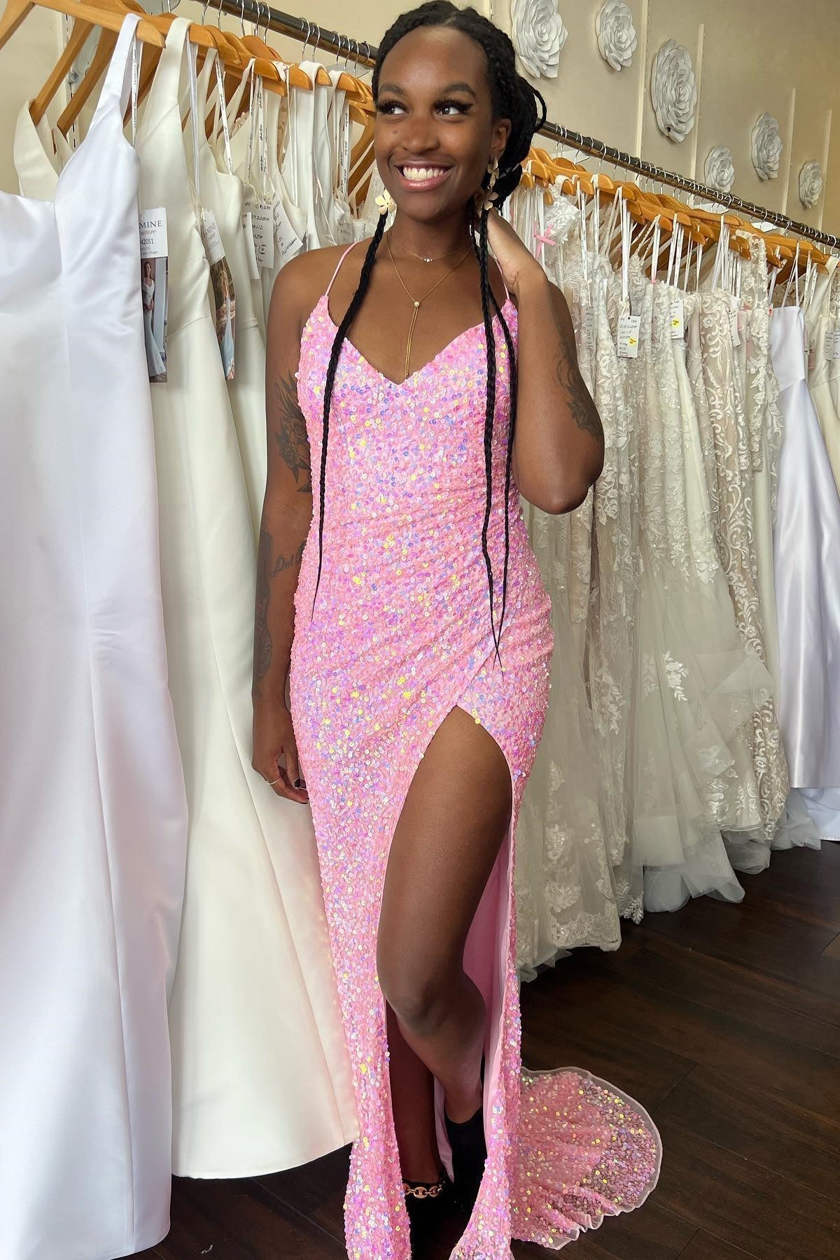 Vestido de fiesta largo plisado con lentejuelas, escote en V y tirantes finos de sirena con abertura