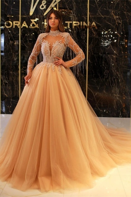 Vestido de noche largo estilo princesa dorado con cuello alto, corte A, mangas largas y apliques de cuentas