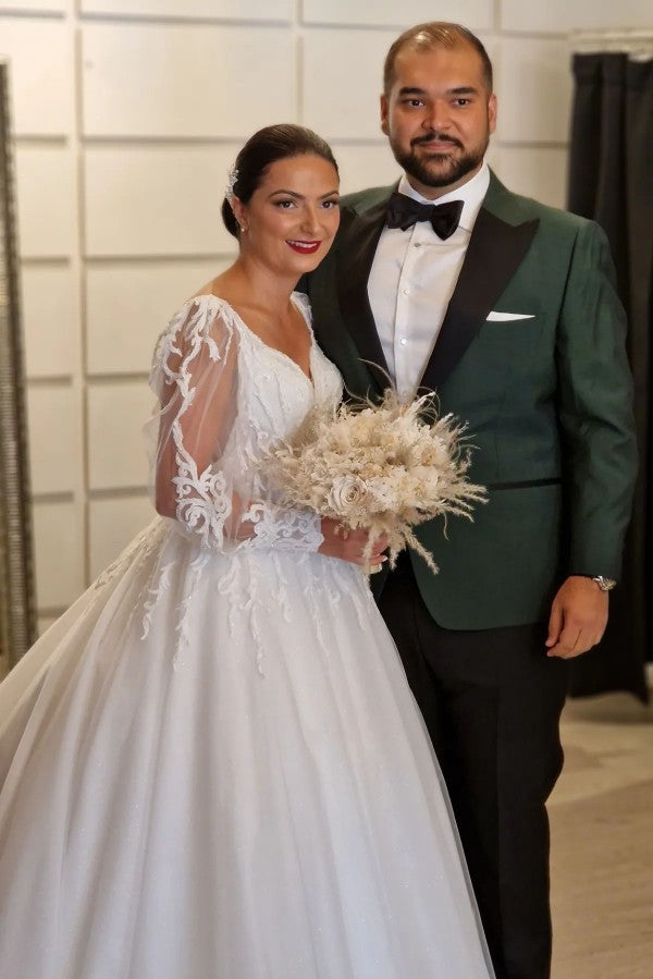Prinzessin Langes A-Linien-Brautkleid mit V-Ausschnitt und langen Ärmeln