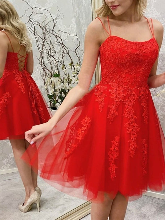 Rotes kurzes A-Linien-Kleid mit trägerlosem Tüll und rückenfreiem Abschlussballkleid