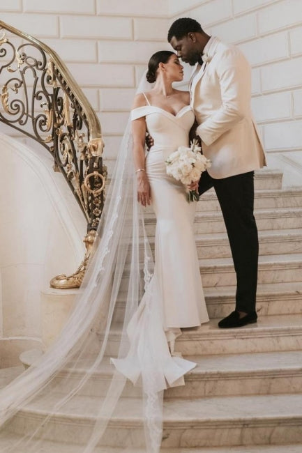 Romantisches Meerjungfrau-Brautkleid aus Satin mit Spaghettiträgern und Flügelärmeln