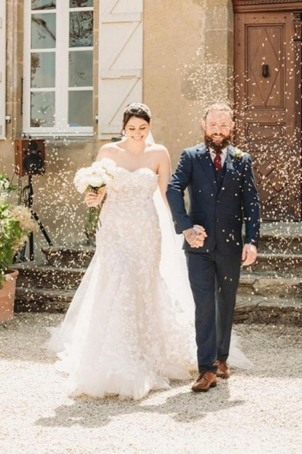 Romantisches, trägerloses Meerjungfrau-Brautkleid aus Tüll mit herzförmigem Ausschnitt und ärmelloser Spitze