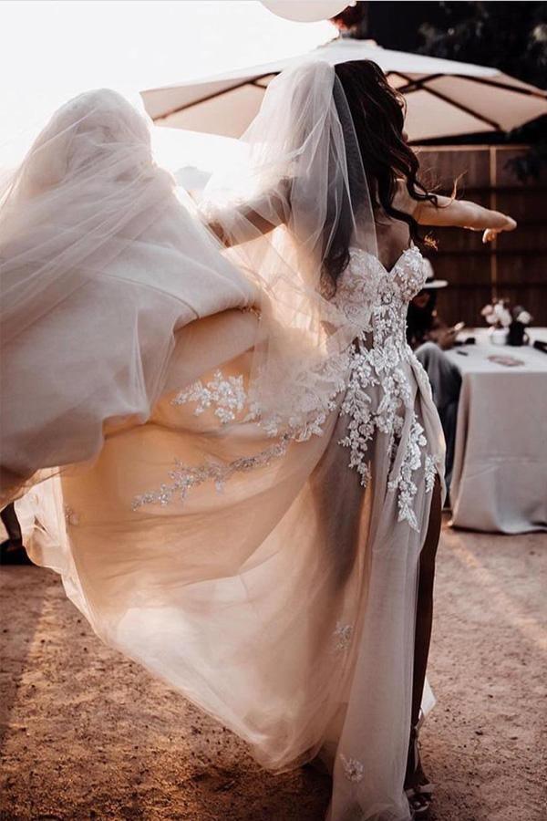 Vestido de novia romántico de estilo bohemio con encaje 3D