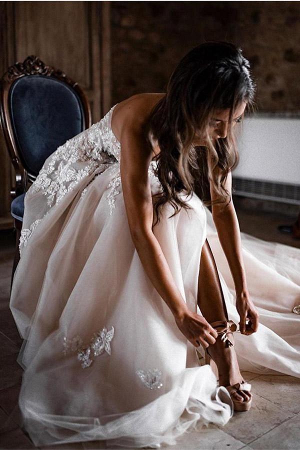 Vestido de novia romántico de estilo bohemio con encaje 3D
