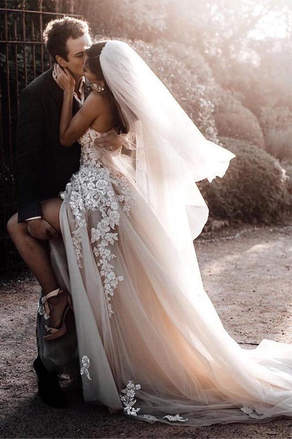 Vestido de novia romántico de estilo bohemio con encaje 3D