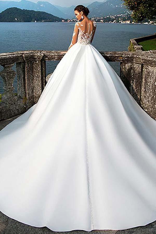 Satin-Bateau-Ausschnitt A-Linie Brautkleider mit Spitzenapplikationen