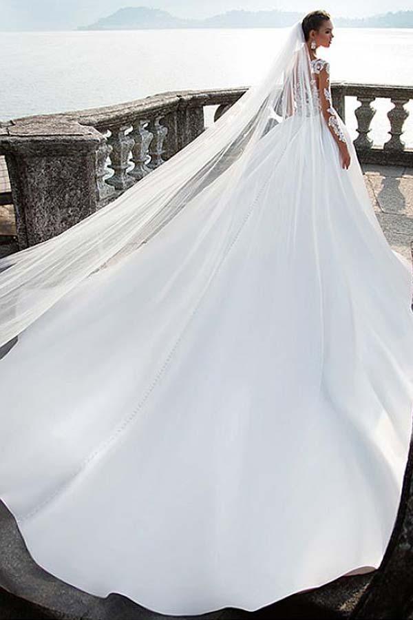 Satin-Bateau-Ausschnitt A-Linie Brautkleider mit Spitzenapplikationen