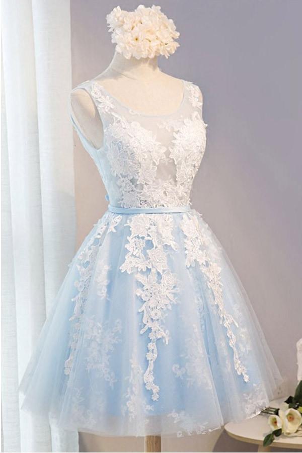 Vestido de fiesta corto de tul con escote redondo y apliques de encaje PG137