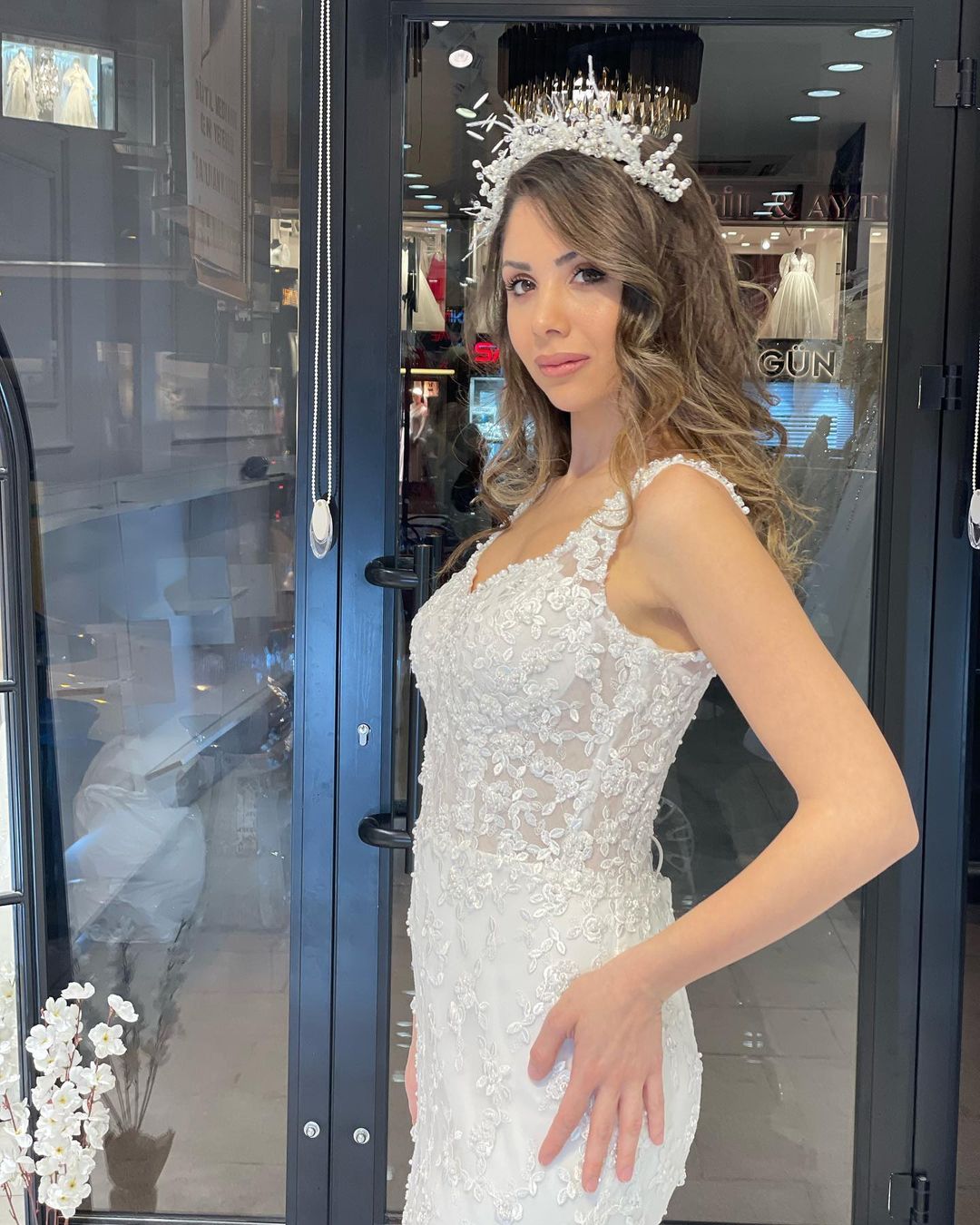 Sexy Floor Length Sweetheart Traps Sleeveless Mermaid Lace Weddding Dress with Court Train