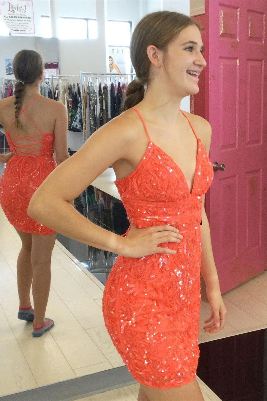 Sexy Orange Rückenfreies Ärmelloses Homecoming-Kleid mit V-Ausschnitt und Spitze
