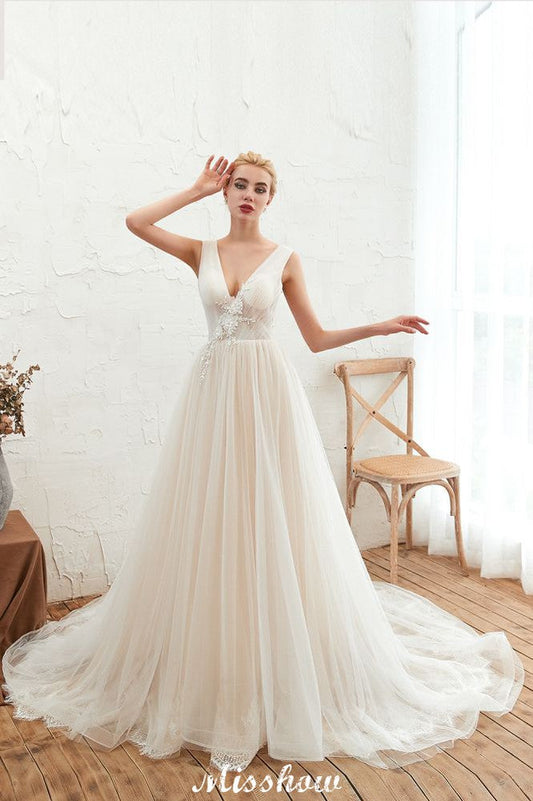 Sexy Prinzessinnen-Brautkleid aus Tüll mit V-Ausschnitt und Spitzenapplikationen