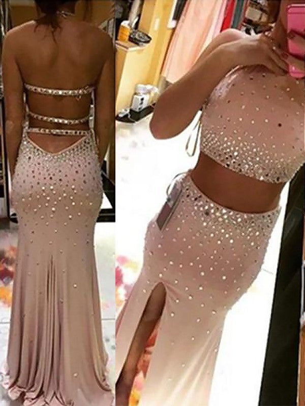Vestidos de fiesta de dos piezas de spandex con escote halter, sin mangas y con cuentas