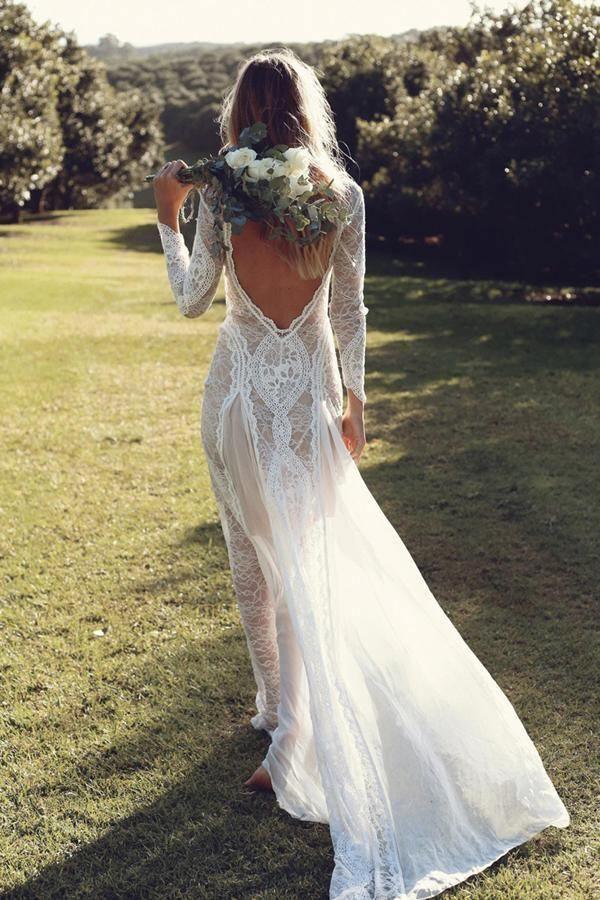 Vestido de novia de encaje con corte tubo y espalda abierta y manga larga