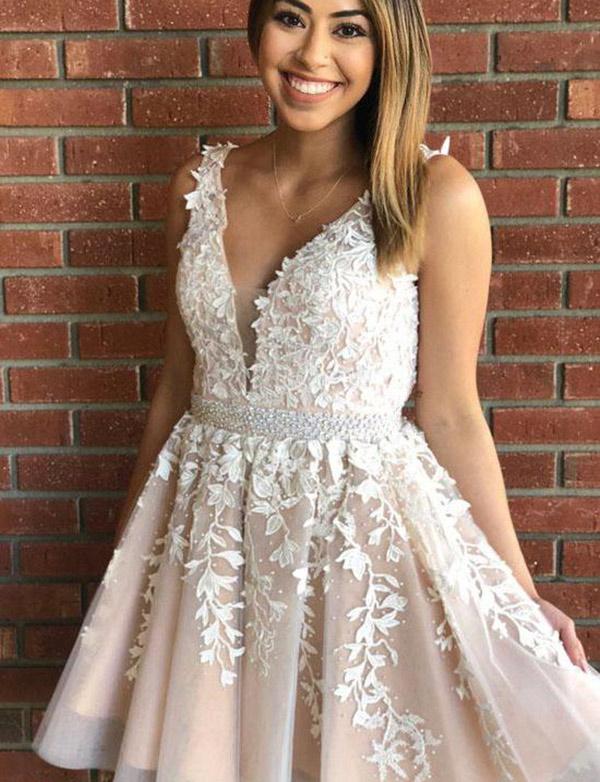 Vestido corto de fiesta de tul con encaje y escote en V y corte A