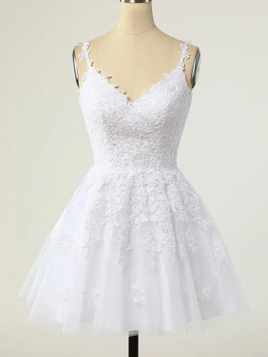 Kurzes A-Linien-Ballkleid mit V-Ausschnitt und rückenfreiem Tüll und Spitze in Weiß