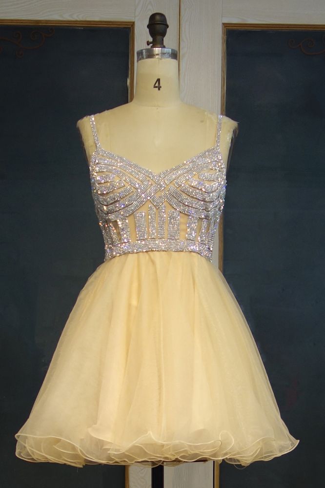 Kurzes A-Linien-Ballkleid aus Tüll mit Spaghettiträgern und Pailletten