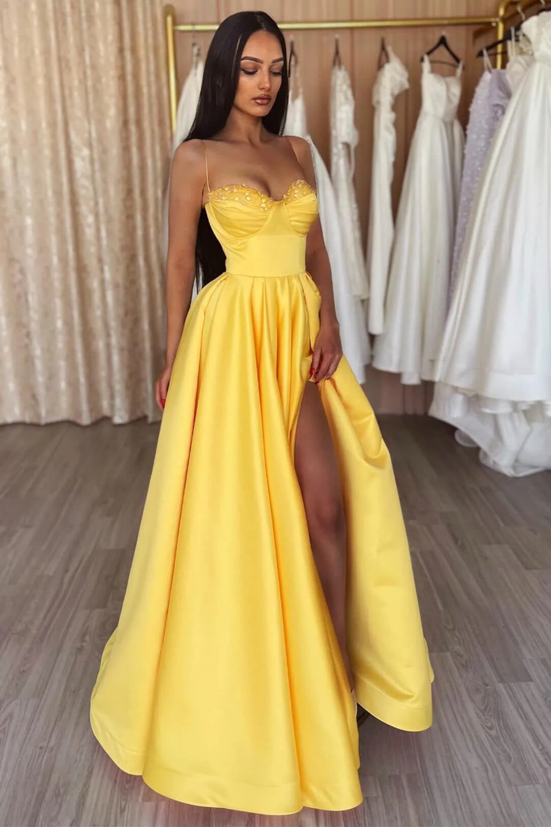 Vestido de fiesta sencillo de corte A con tirantes finos, lentejuelas, sin mangas y abertura
