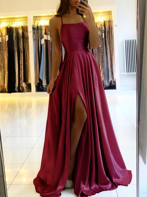 Vestido de noche largo sencillo con tirantes finos y abertura