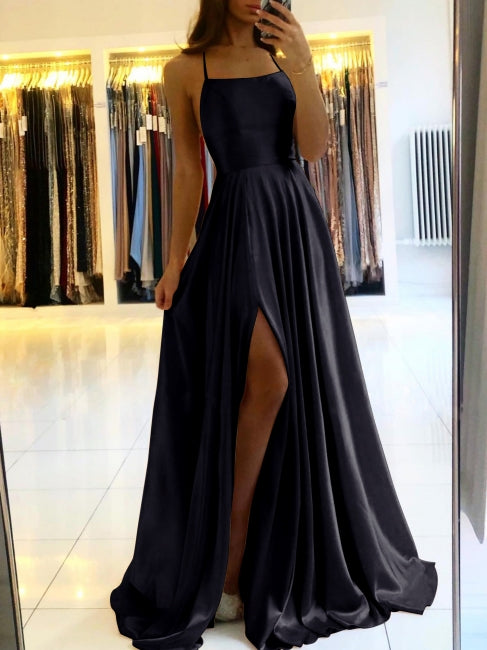 Vestido de noche largo sencillo con tirantes finos y abertura