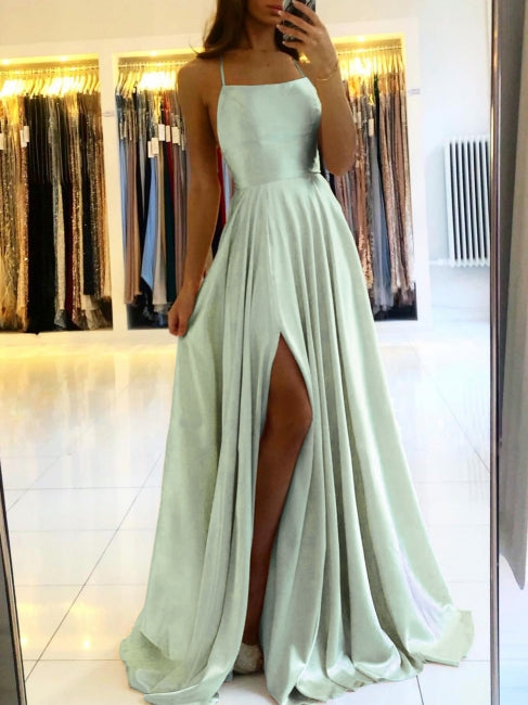 Vestido de noche largo sencillo con tirantes finos y abertura
