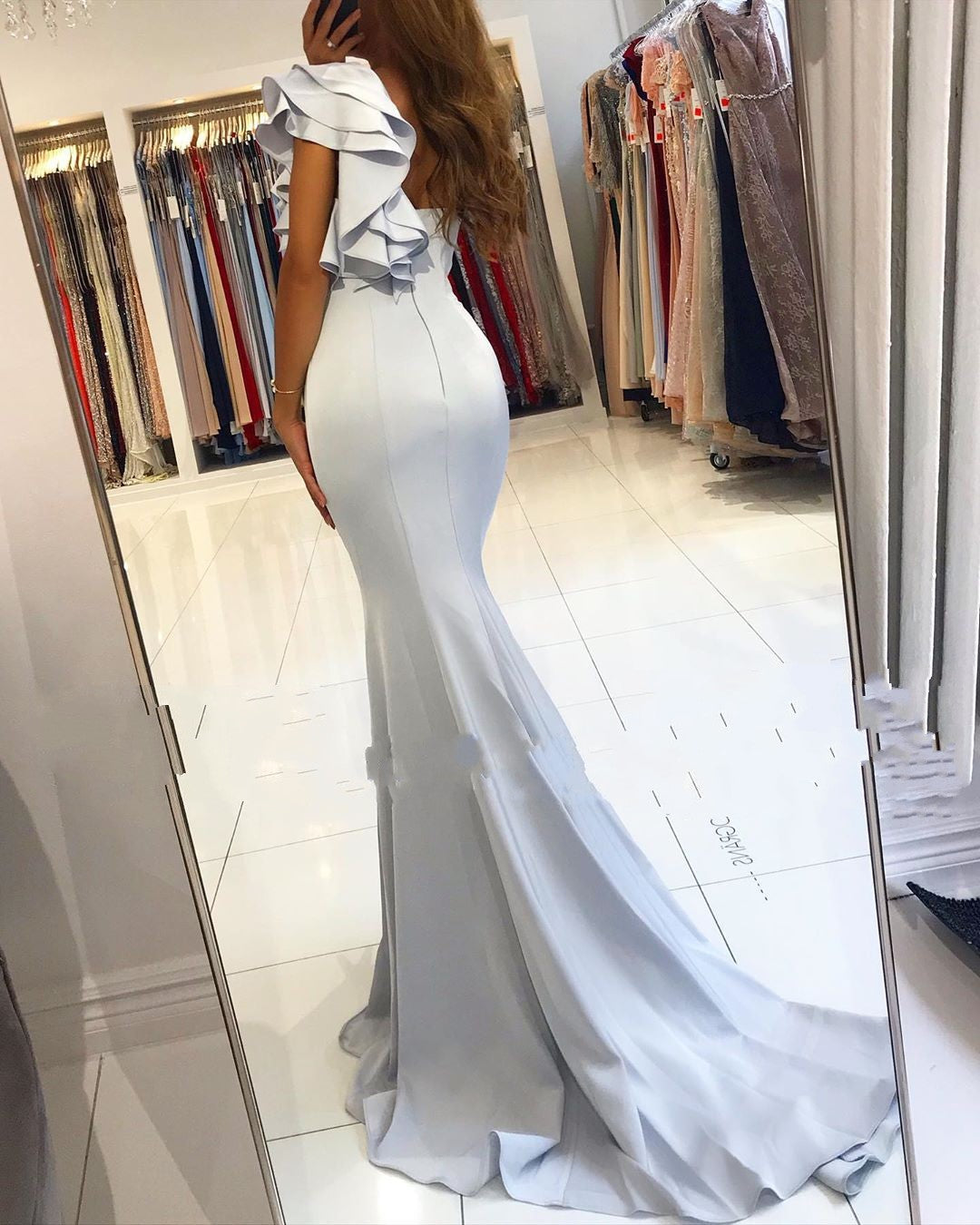 Vestido de fiesta largo de satén con escote sirena, sencillo, con un hombro al descubierto y espalda descubierta