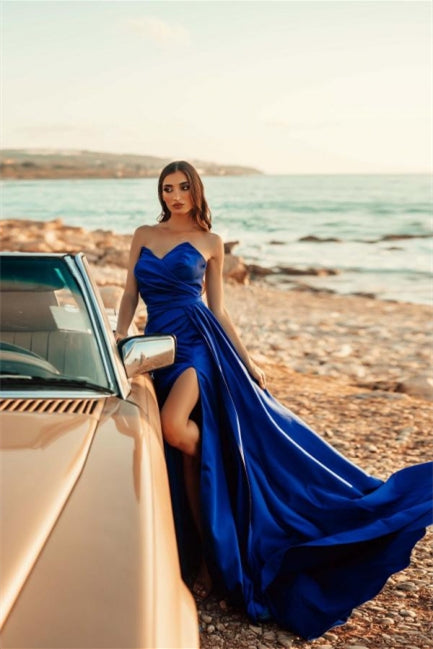 Vestidos de fiesta sencillos de corte A largo en azul real sin mangas con abertura