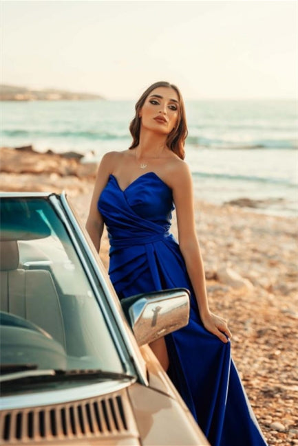 Vestidos de fiesta sencillos de corte A largo en azul real sin mangas con abertura