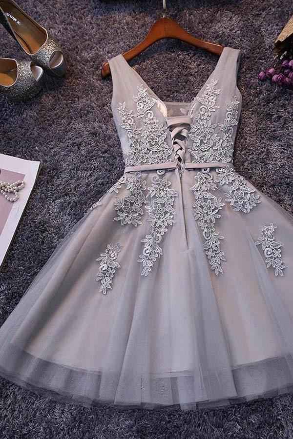 Vestido corto de tul con cordones y sin mangas para fiesta de bienvenida con apliques de encaje