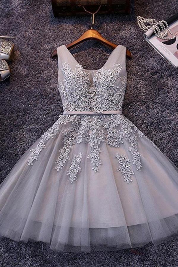 Vestido corto de tul con cordones y sin mangas para fiesta de bienvenida con apliques de encaje