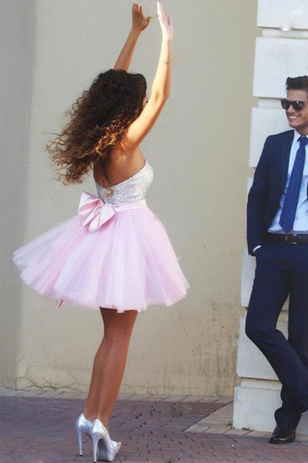 Vestido de fiesta rosa corto con cuello alto y brillante para regreso a casa