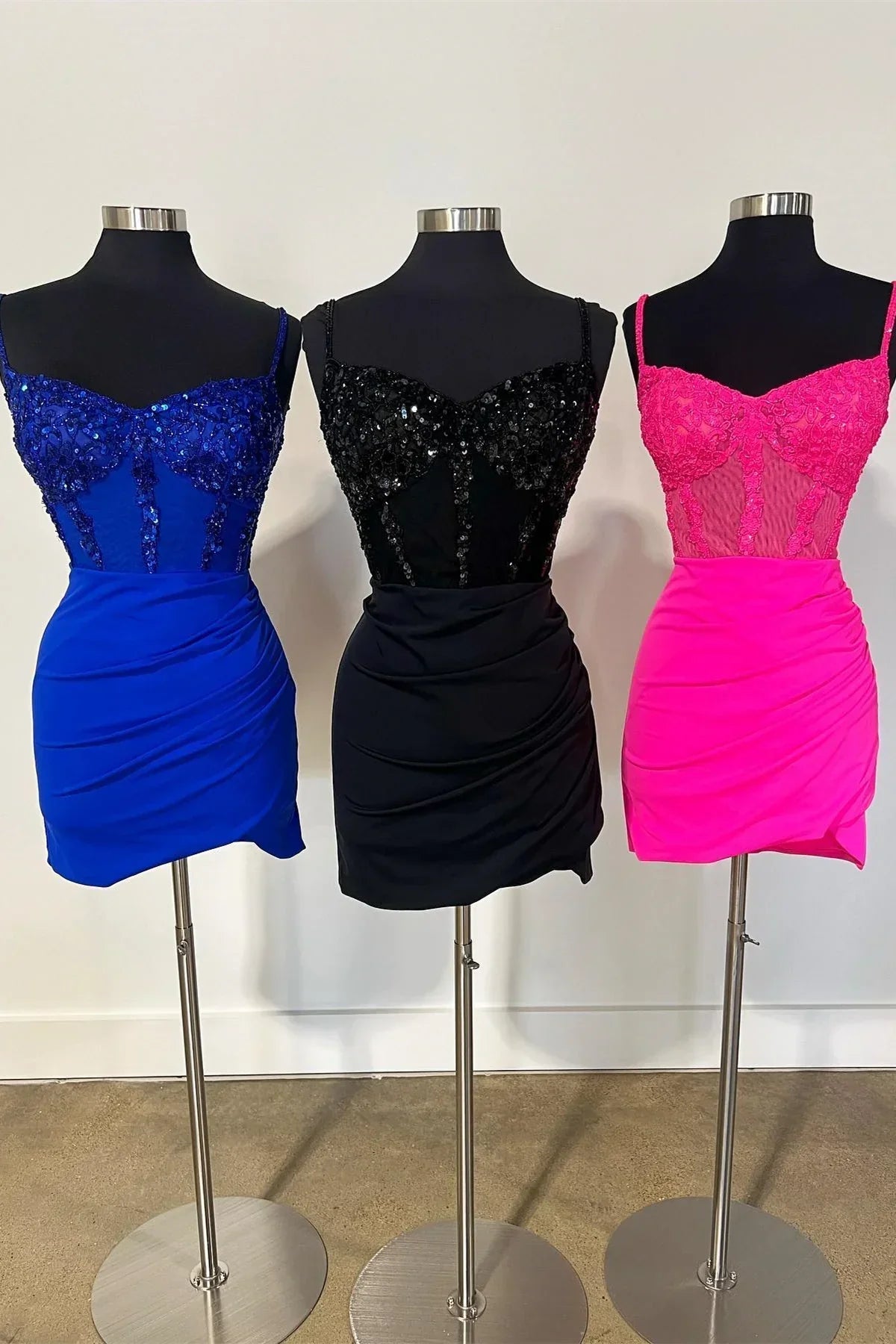 Glitzerndes, schwarzes, enges Homecoming-Kleid mit Korsett und Pailletten
