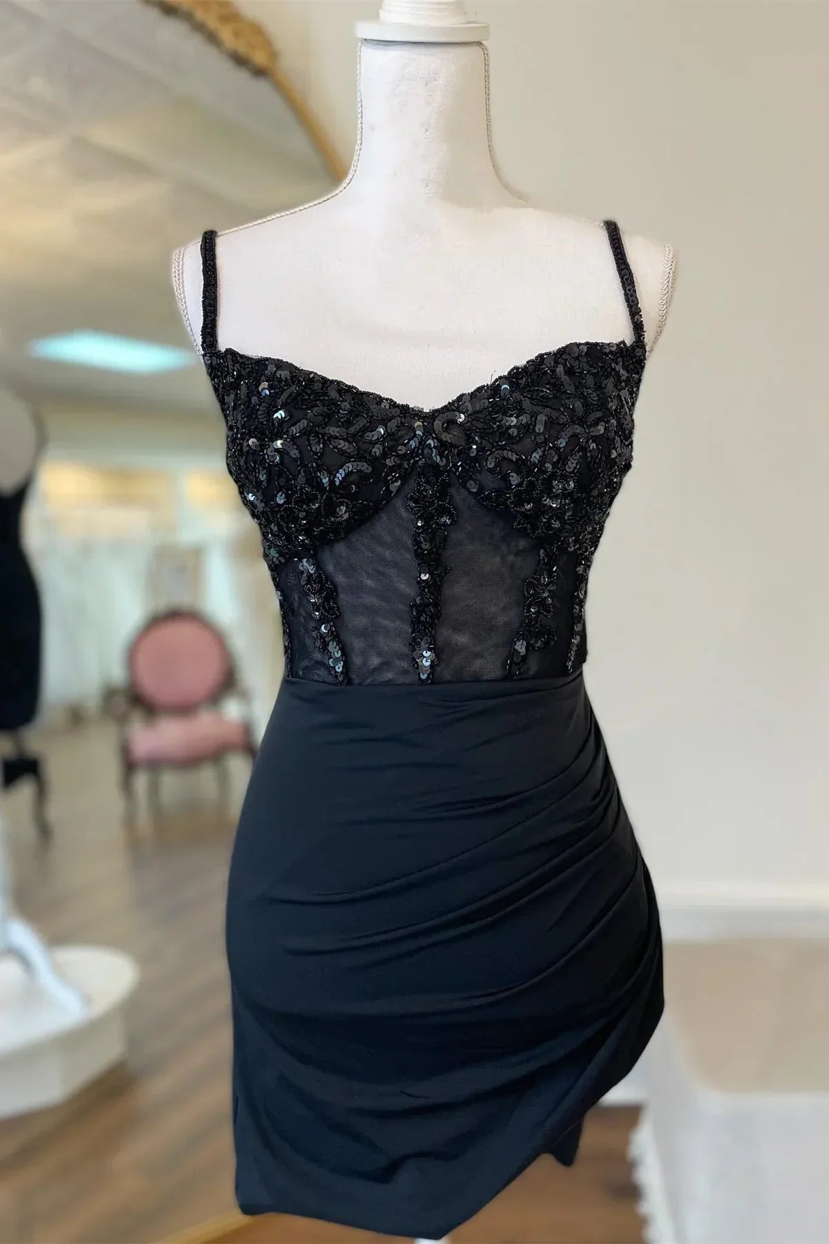 Glitzerndes, schwarzes, enges Homecoming-Kleid mit Korsett und Pailletten