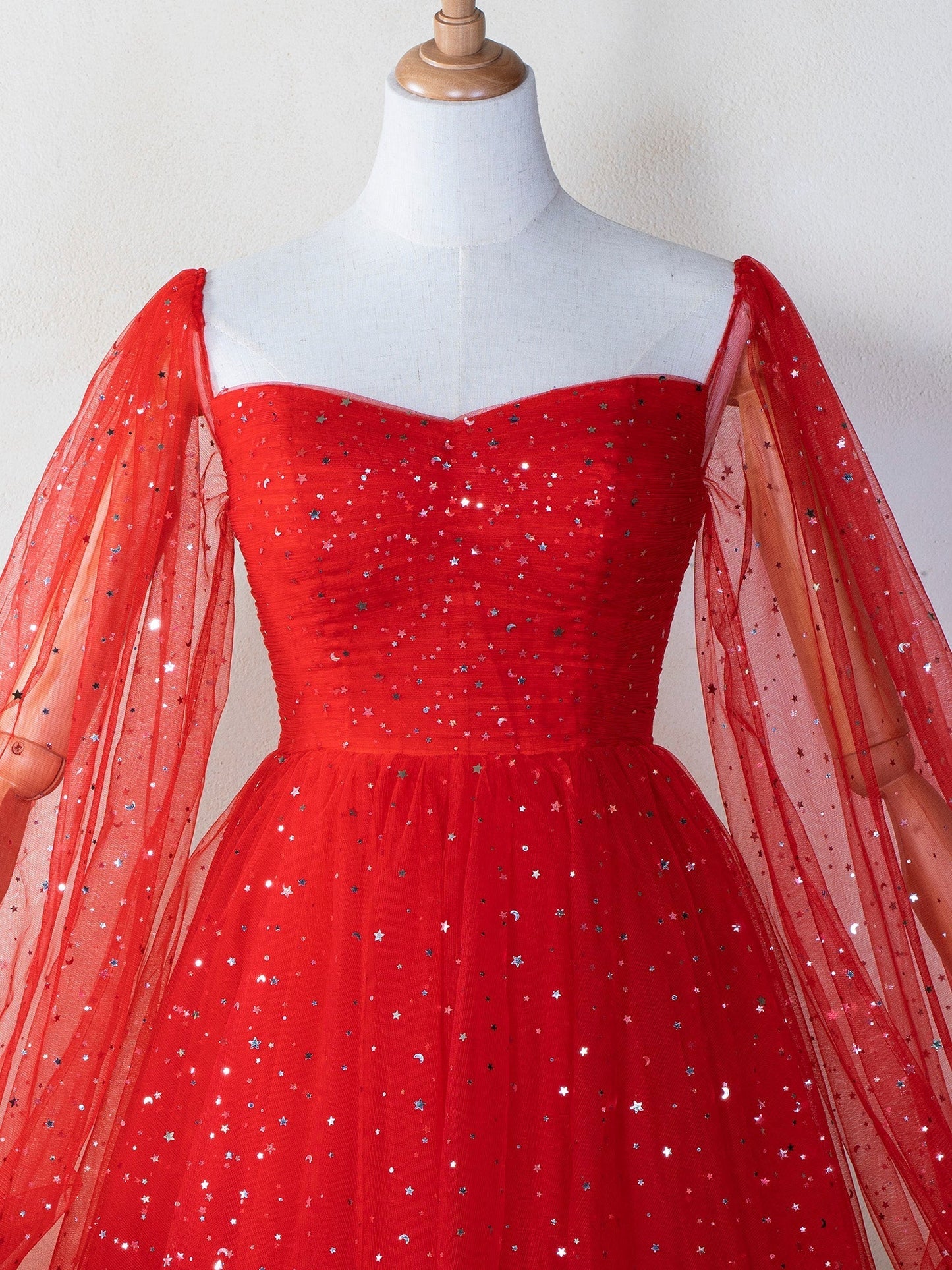 Minikleid in Starlit Cloud-Länge mit Herzausschnitt