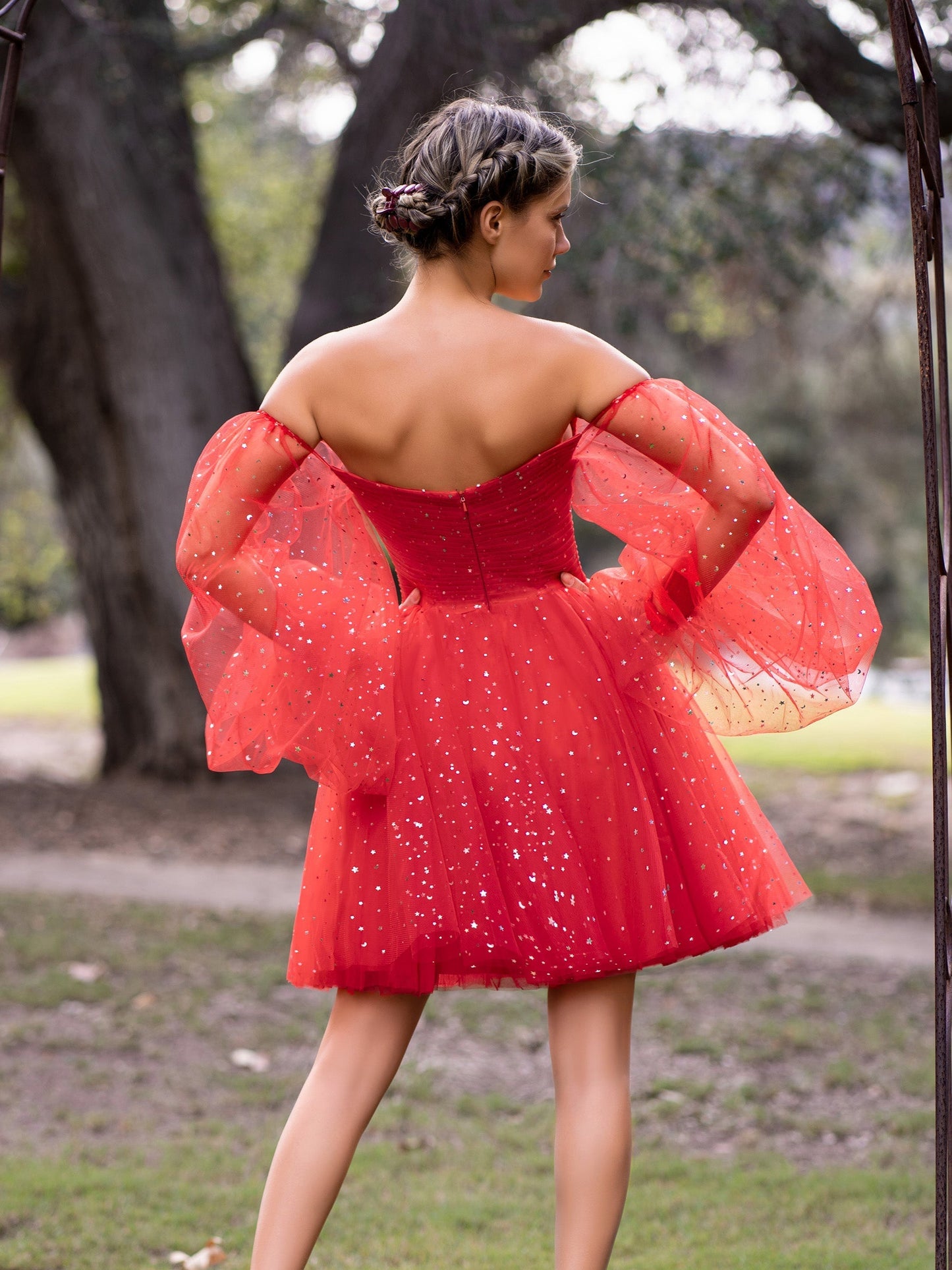 Minikleid in Starlit Cloud-Länge mit Herzausschnitt