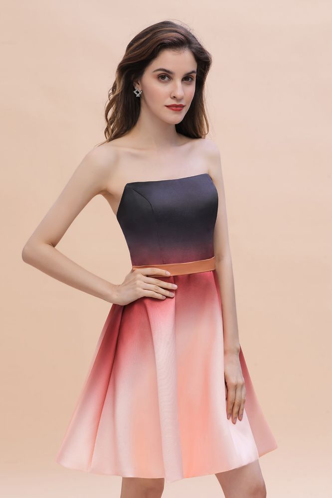 Trägerloses Mini-Partykleid aus Satin mit Farbverlauf, knielanges Homecoming-Kleid
