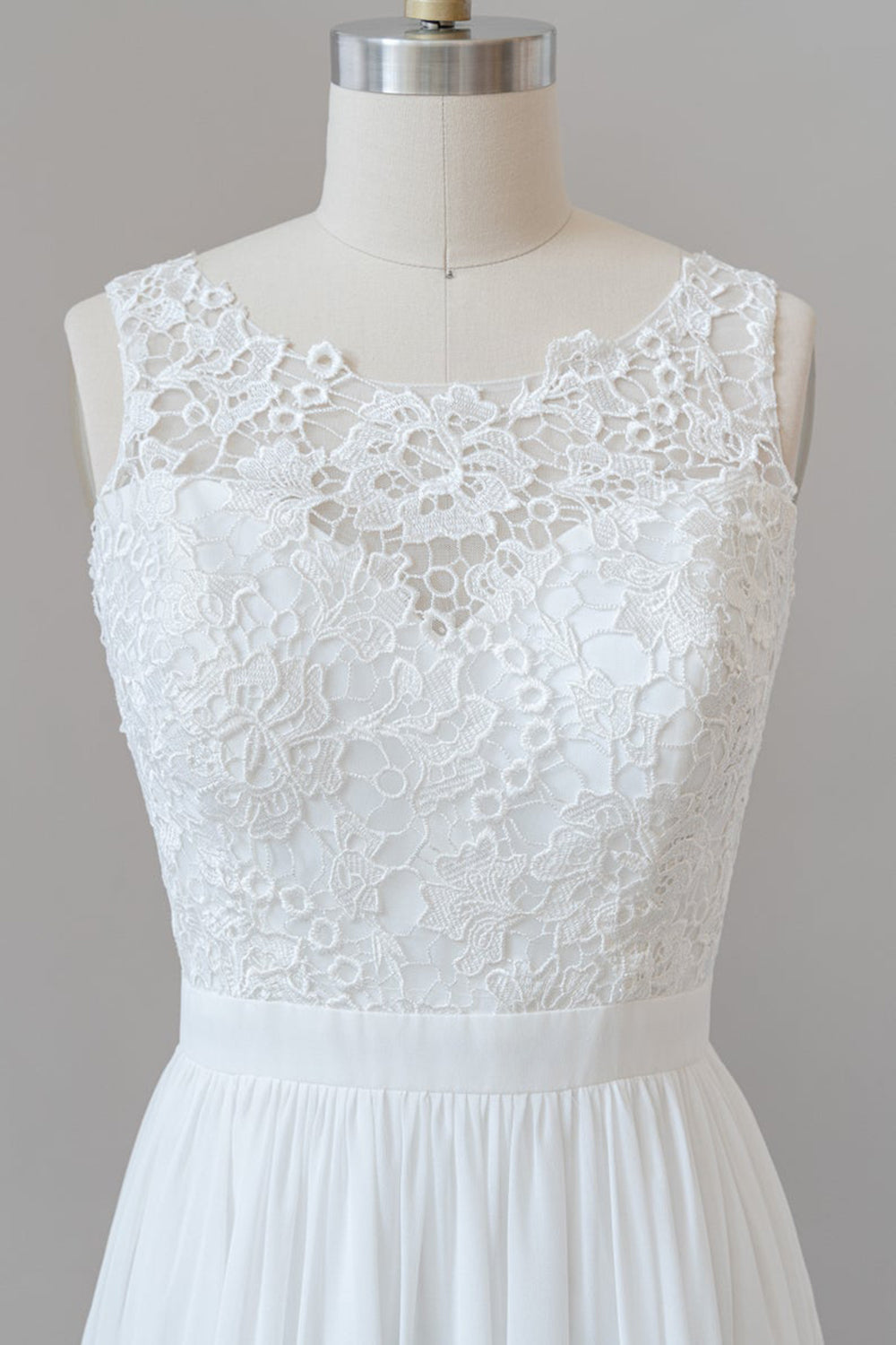 Vestido de novia bohemio de corte A con tirantes y encaje