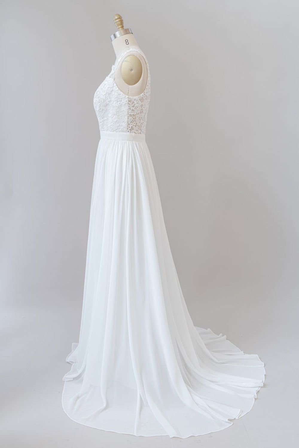 Vestido de novia bohemio de corte A con tirantes y encaje