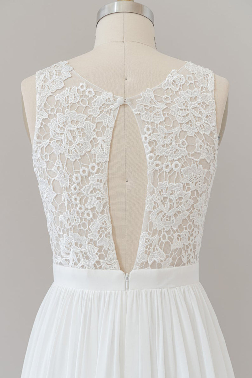 Vestido de novia bohemio de corte A con tirantes y encaje