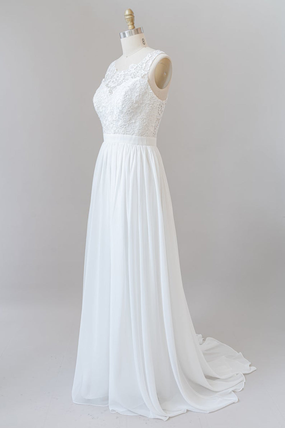 Vestido de novia bohemio de corte A con tirantes y encaje