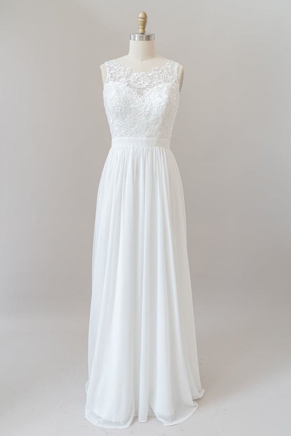 Vestido de novia bohemio de corte A con tirantes y encaje