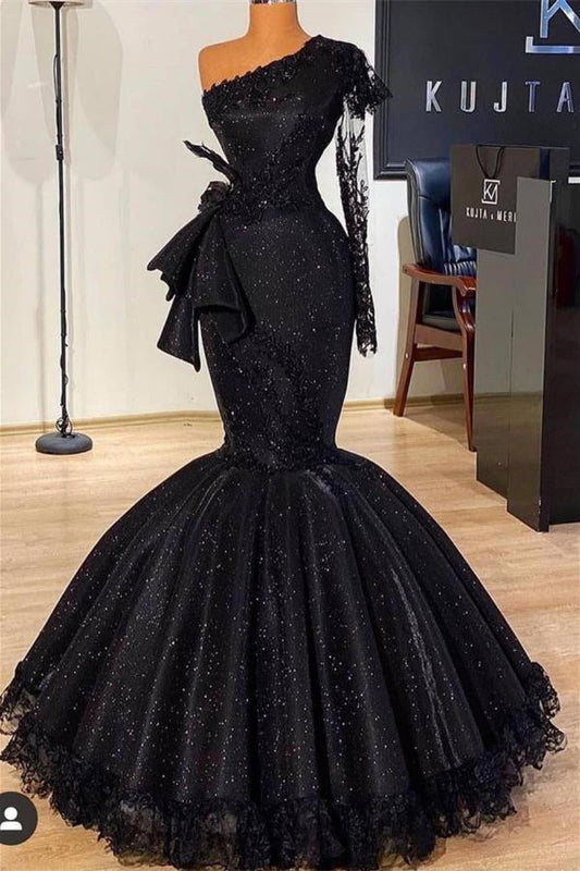 Impresionante vestido de fiesta de sirena con purpurina negra, mangas largas y encaje floral, ajustado.