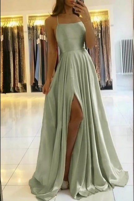 Atemberaubendes Satin-Abendkleid mit Spaghettiträgern und Seitenschlitz