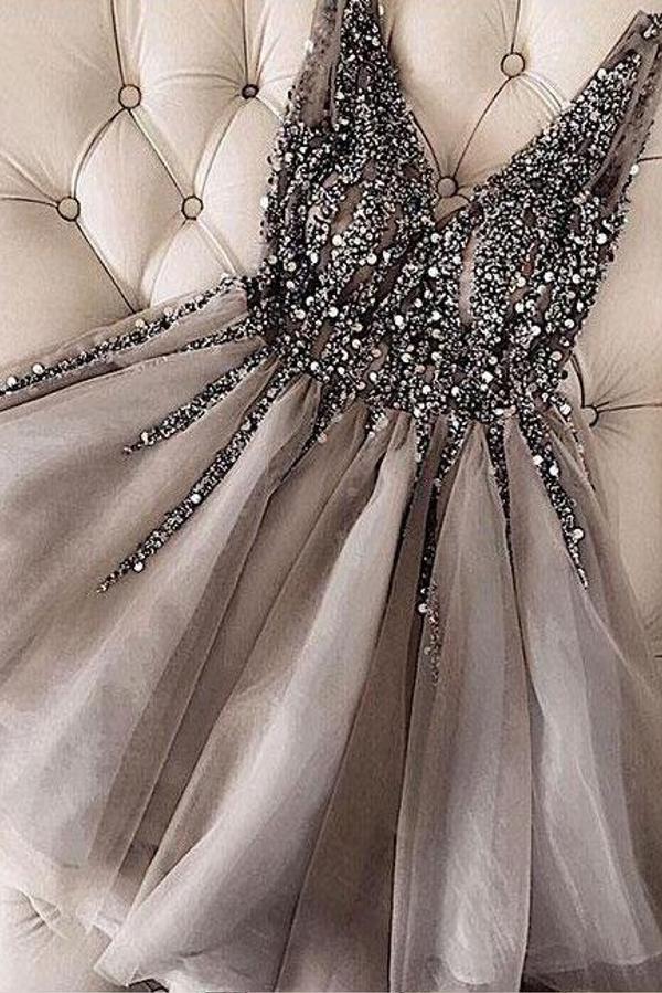 Stilvolles ärmelloses kurzes Homecoming-Kleid mit Pailletten und Perlen, silbernes Tüll-Cocktailkleid